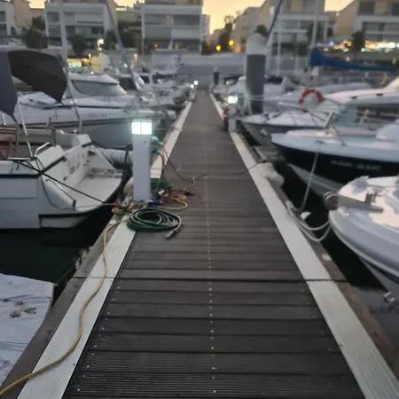 Hotel en barco Sailboat In Parque Nacoes,